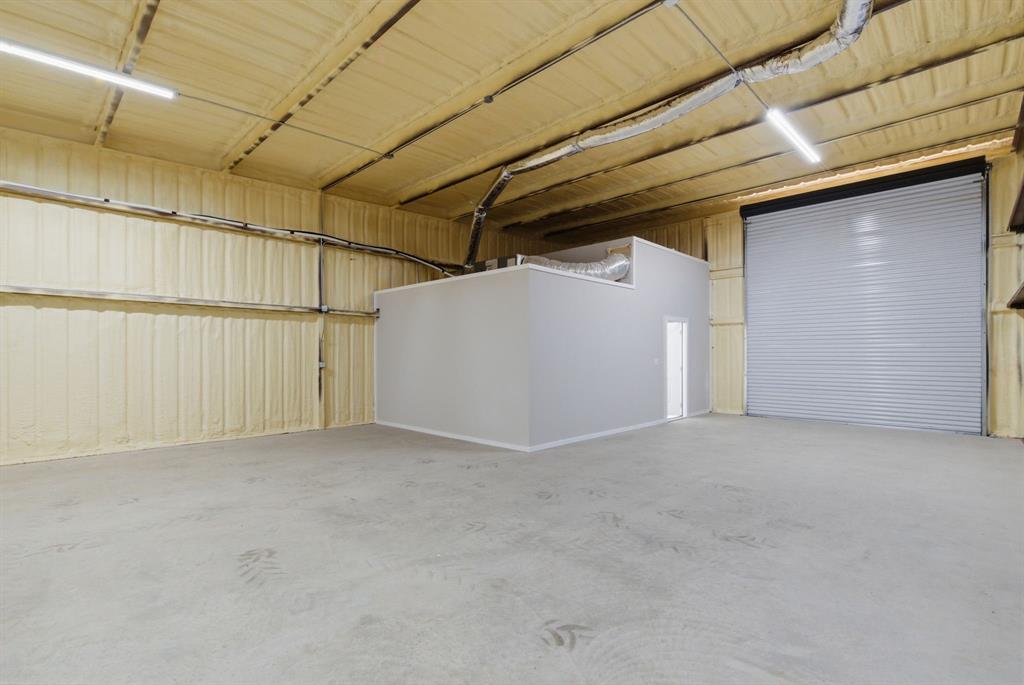 1726 N Main Property Photo 8