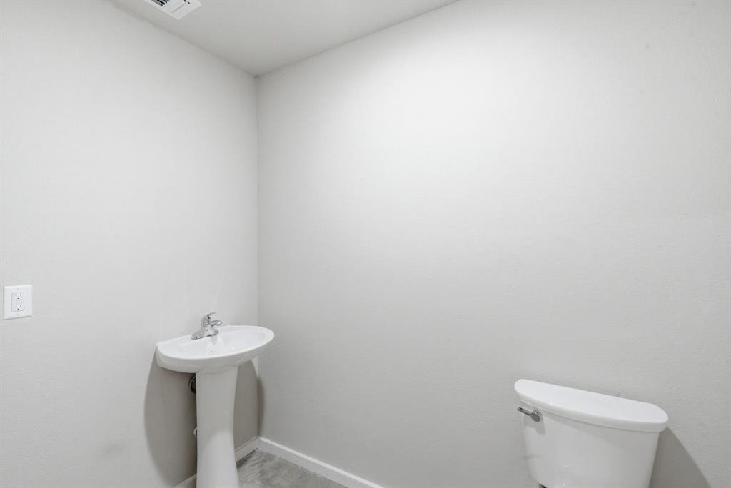 1726 N Main Property Photo 9