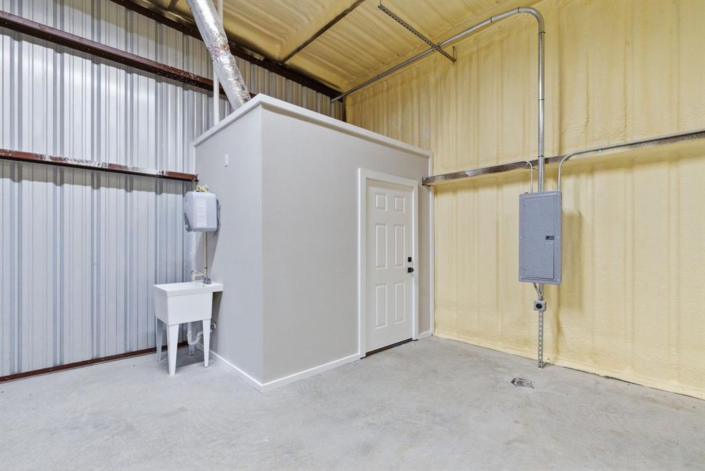 1726 N Main Property Photo 10