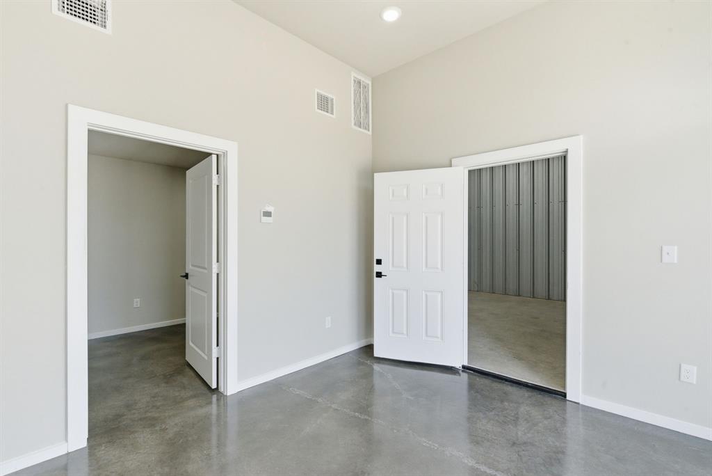 1726 N Main Property Photo 12