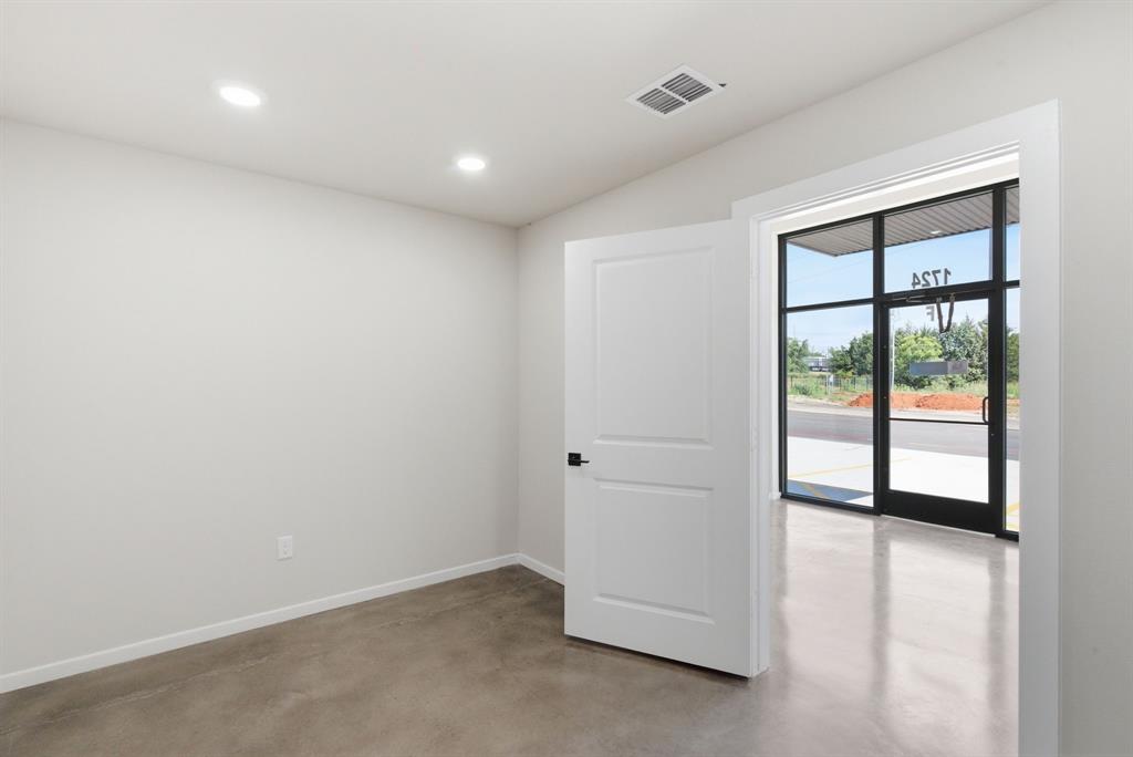 1726 N Main Property Photo 14