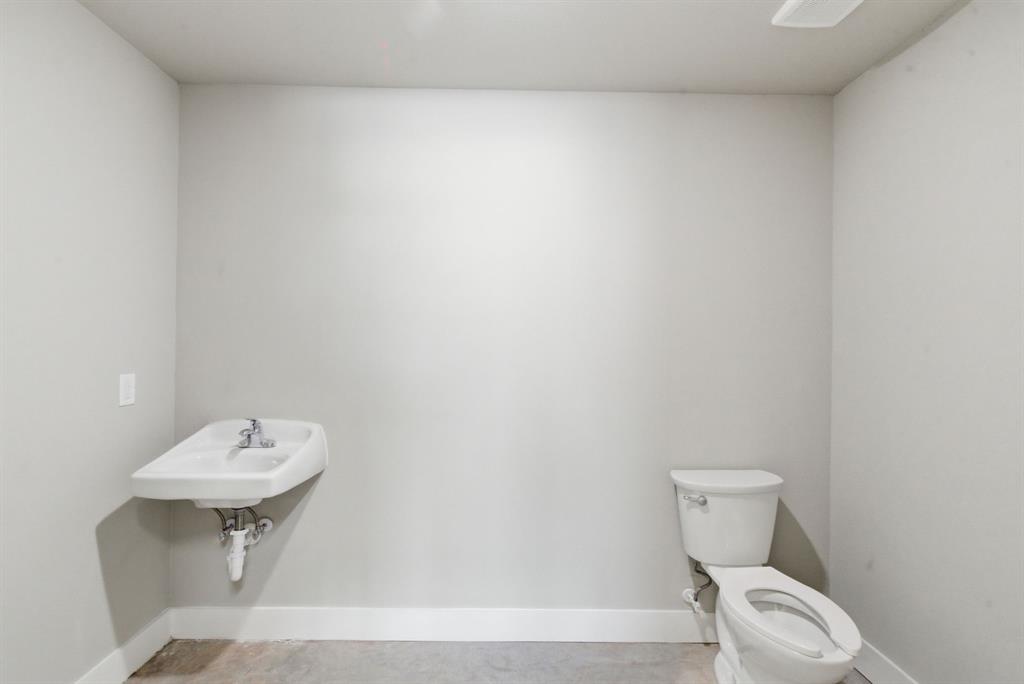 1726 N Main Property Photo 20