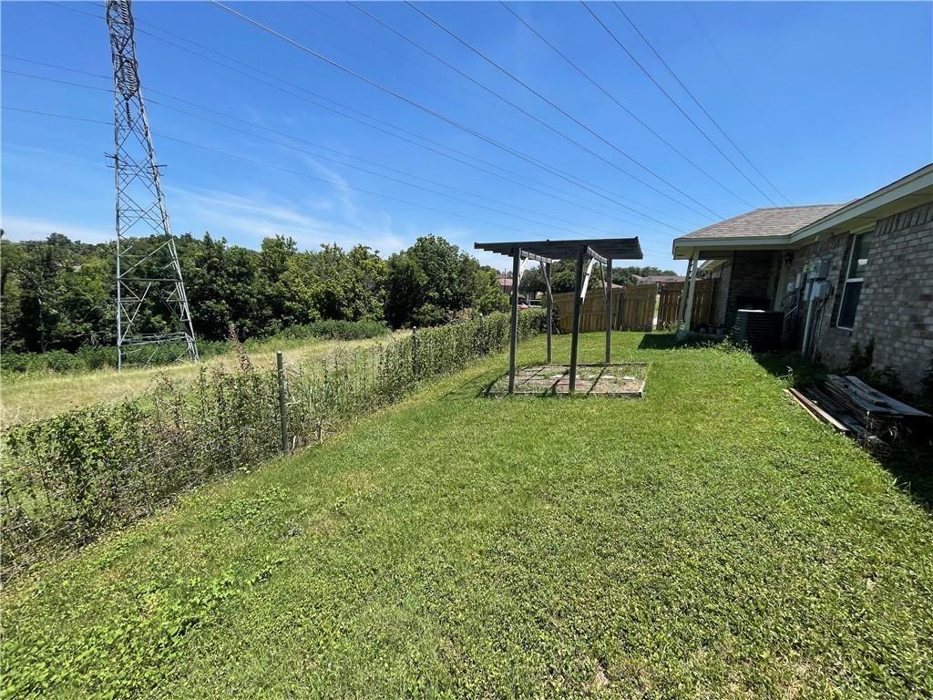 1008 Briar Drive A & B Property Photo 9