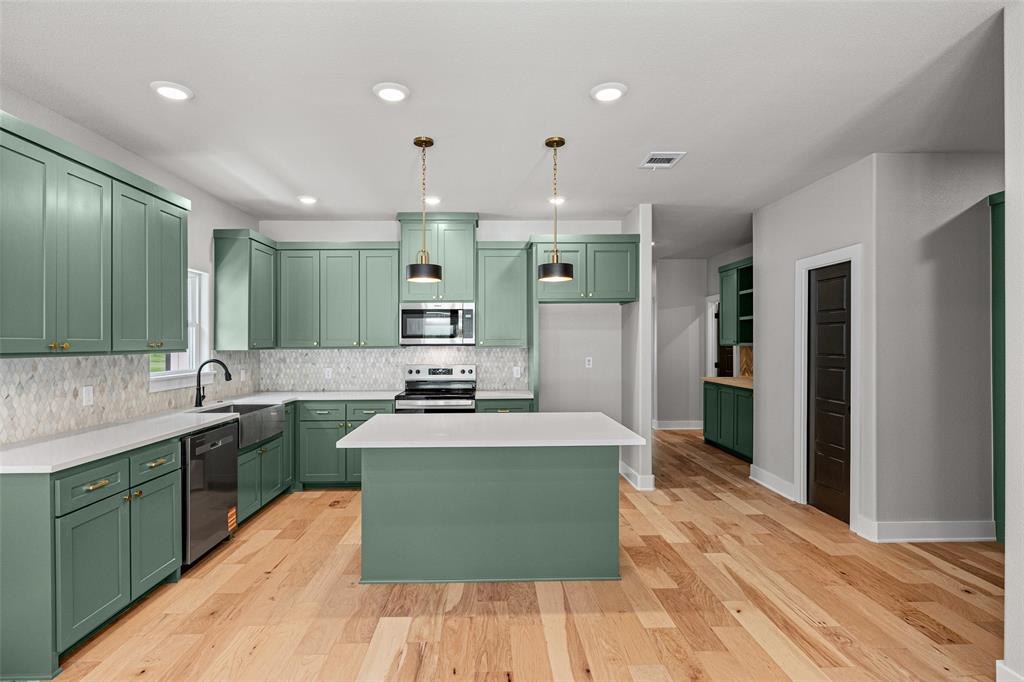 1010 Mustang Trail Property Photo 3
