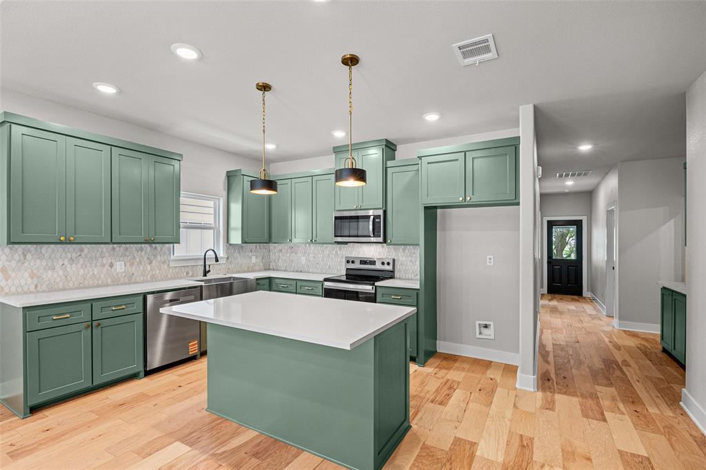 1010 Mustang Trail Property Photo 4