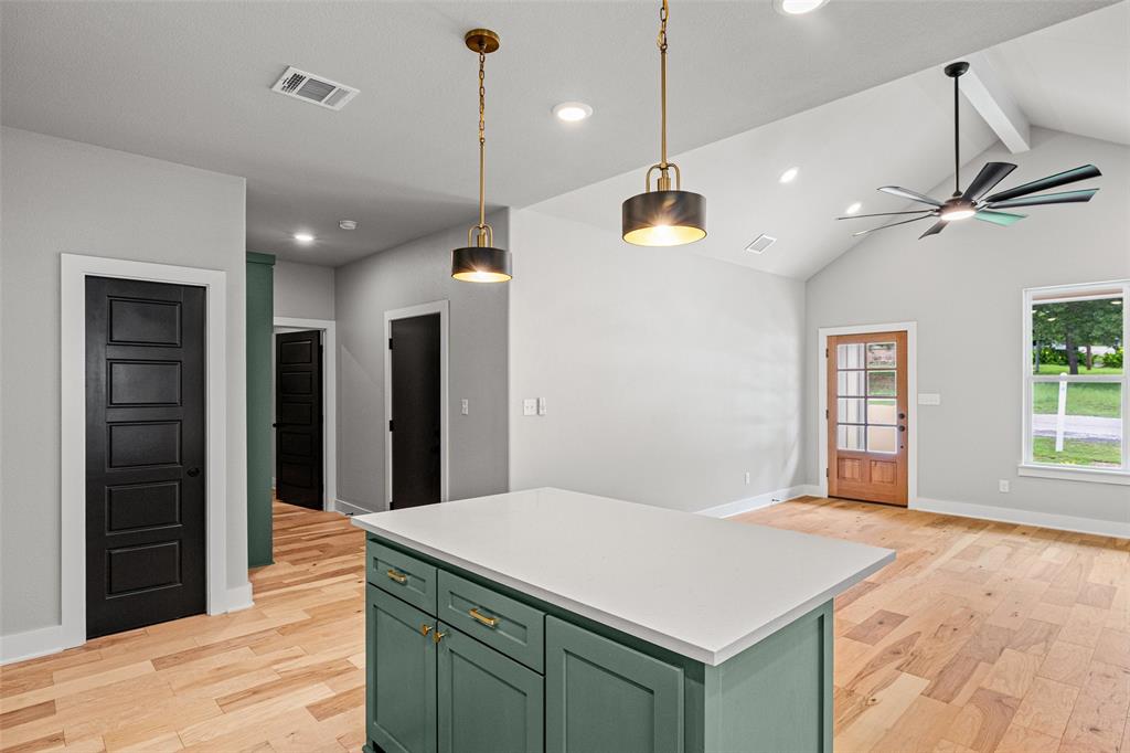 1010 Mustang Trail Property Photo 7