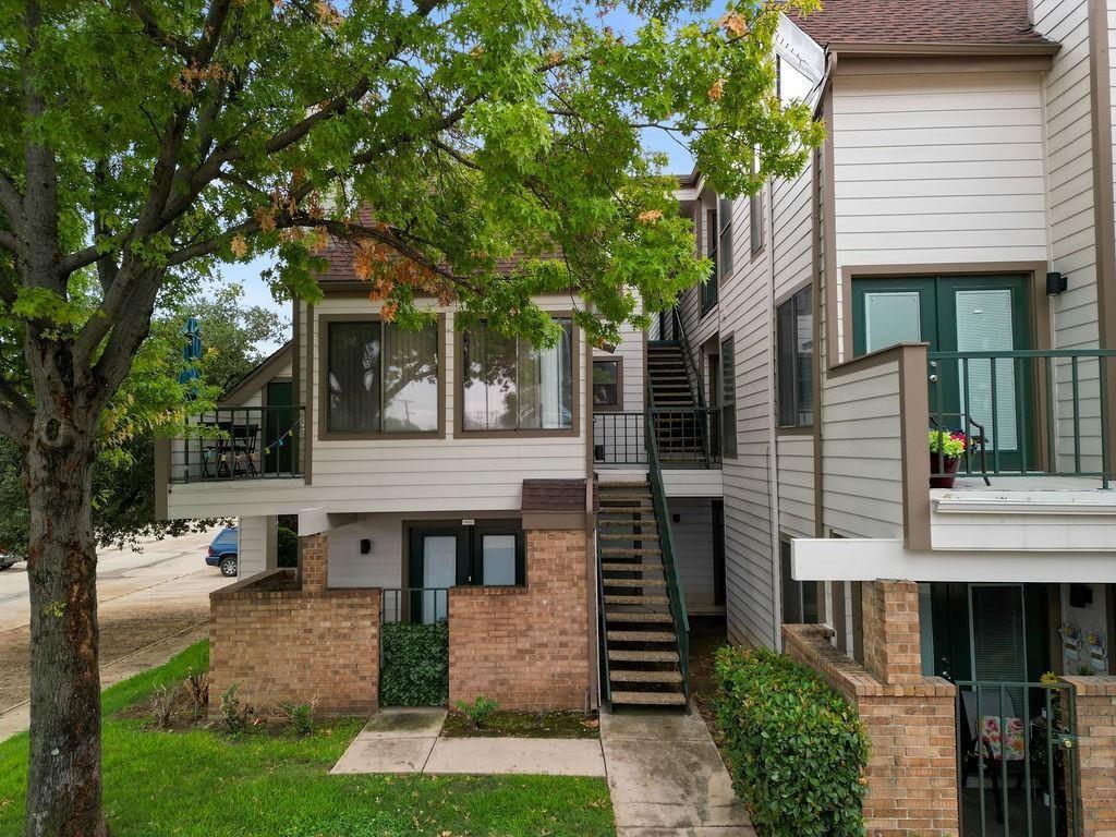 2300 Bamboo Drive N211 Property Photo 2