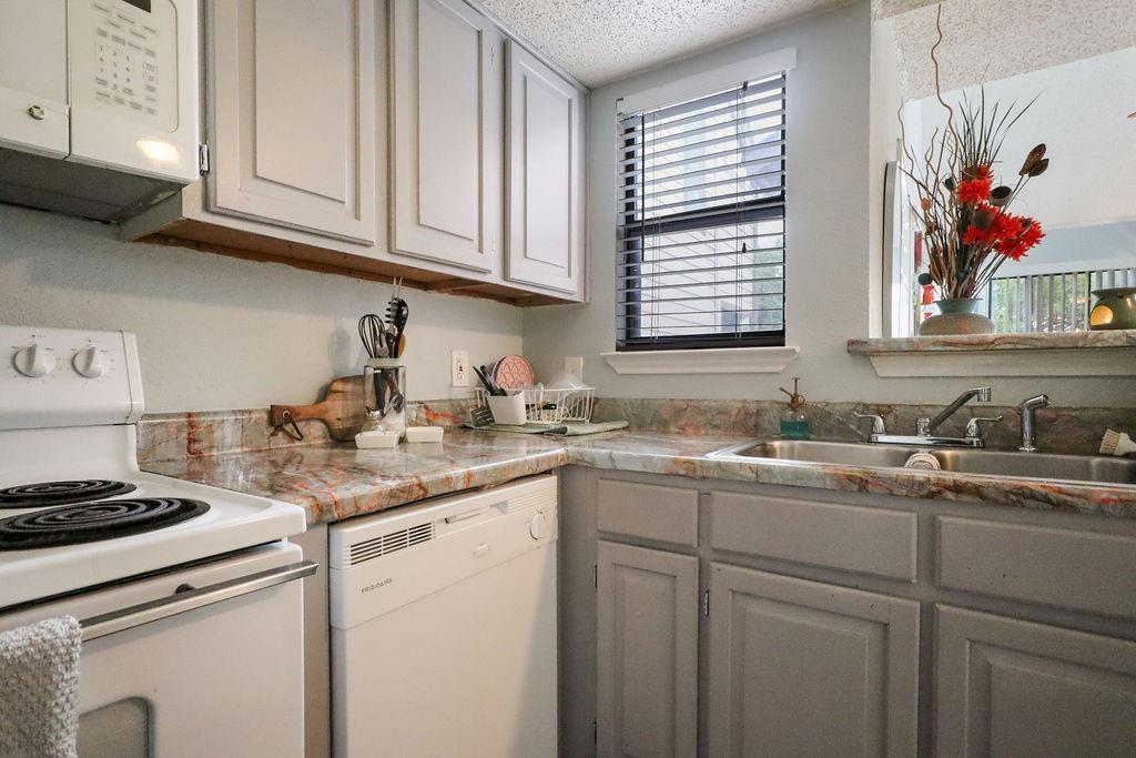 2300 Bamboo Drive N211 Property Photo 4