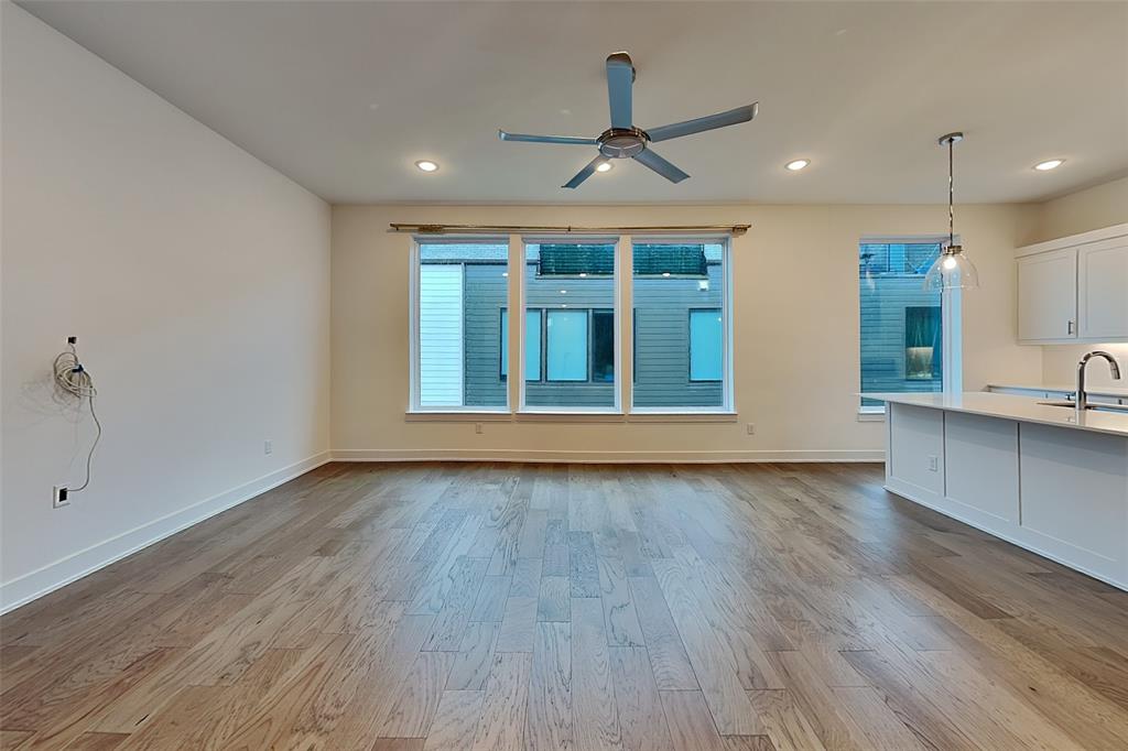 112 E Oscar Drive Property Photo 2