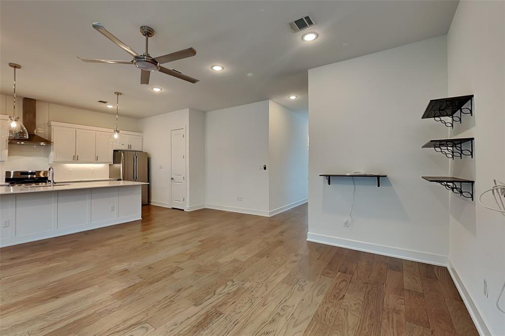 112 E Oscar Drive Property Photo 3