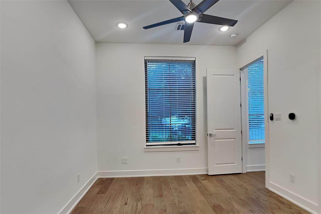 112 E Oscar Drive Property Photo 11