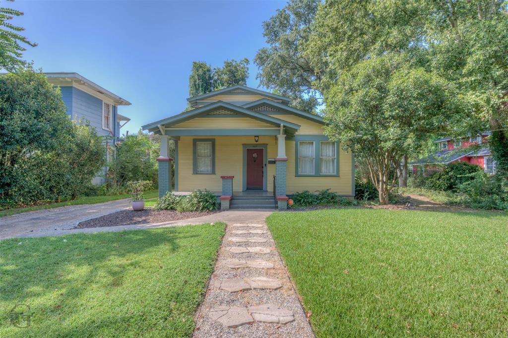 407 Albany Avenue Property Photo 1
