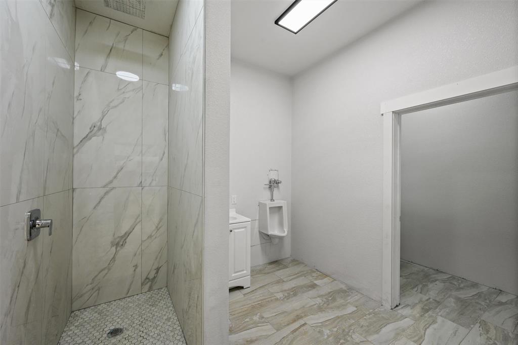 9404 Beagle Lane Property Photo 28