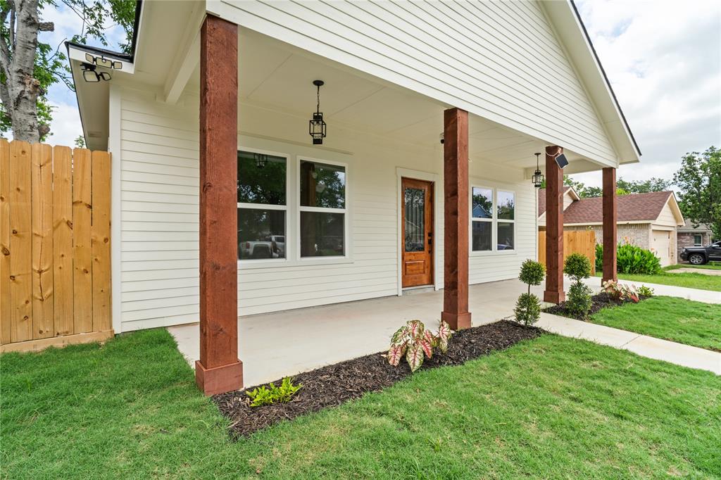 1015 Stella Street Property Photo 3