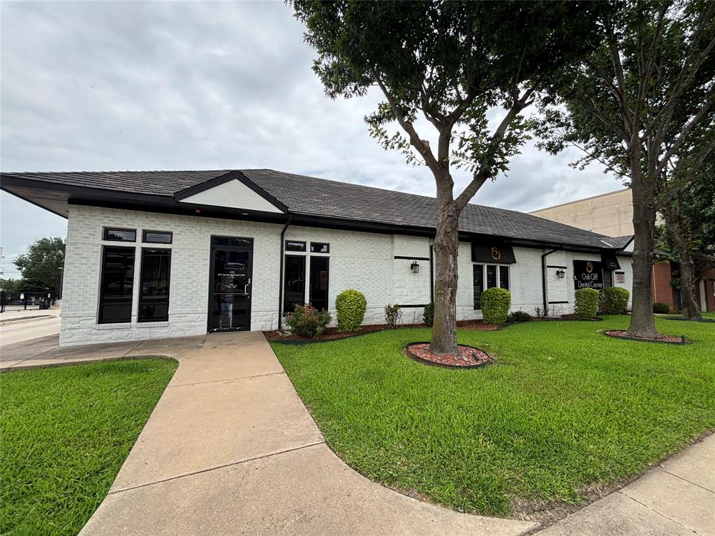 820 N Zang Boulevard