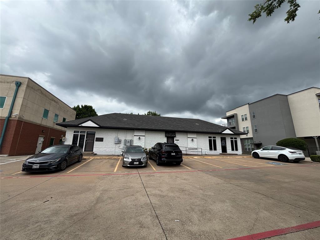 820 N Zang Boulevard Property Photo 23