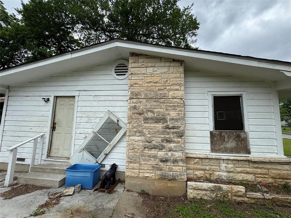 1915 N 13th Street Property Photo 2