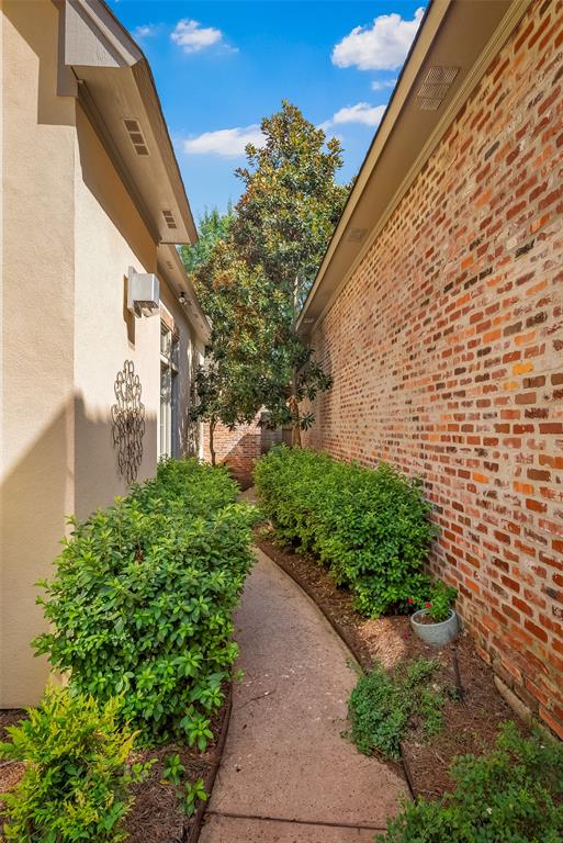 120 Carondelet Court Property Photo 35
