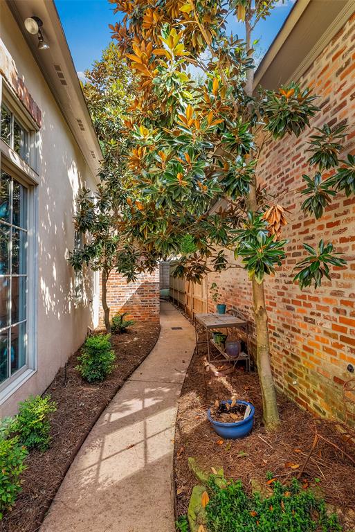 120 Carondelet Court Property Photo 36