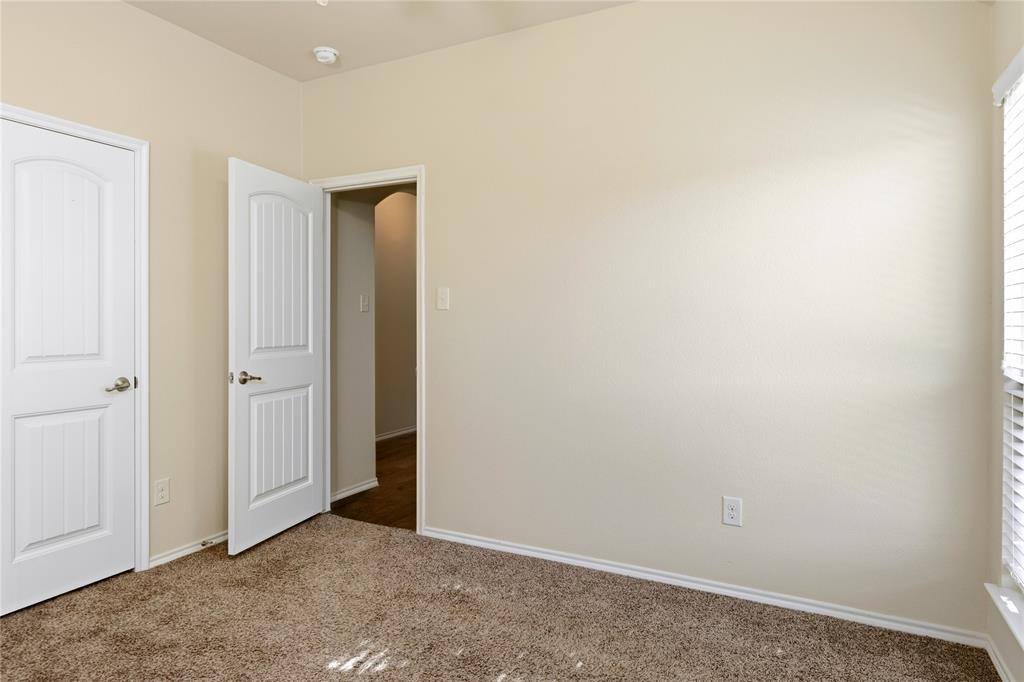 945 Lake Woodland Drive Property Photo 4