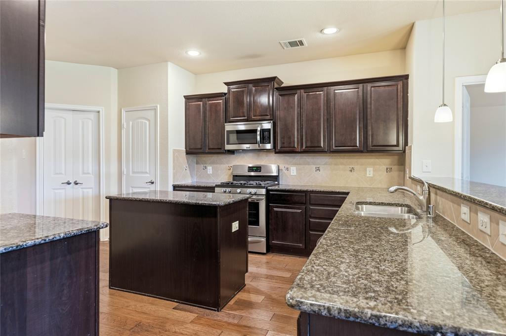 945 Lake Woodland Drive Property Photo 6