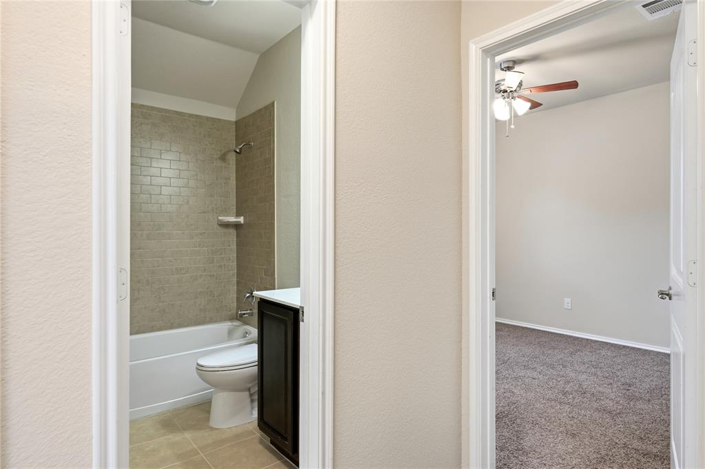 945 Lake Woodland Drive Property Photo 7