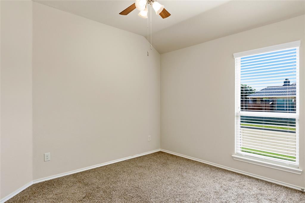 945 Lake Woodland Drive Property Photo 11
