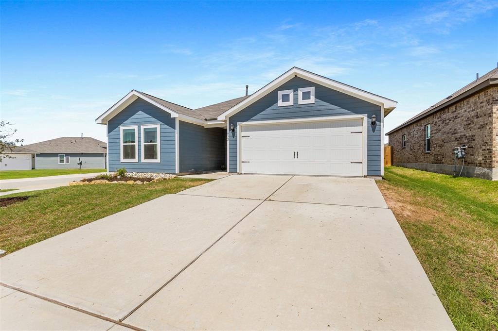 932 American Flyer Boulevard Property Photo 2