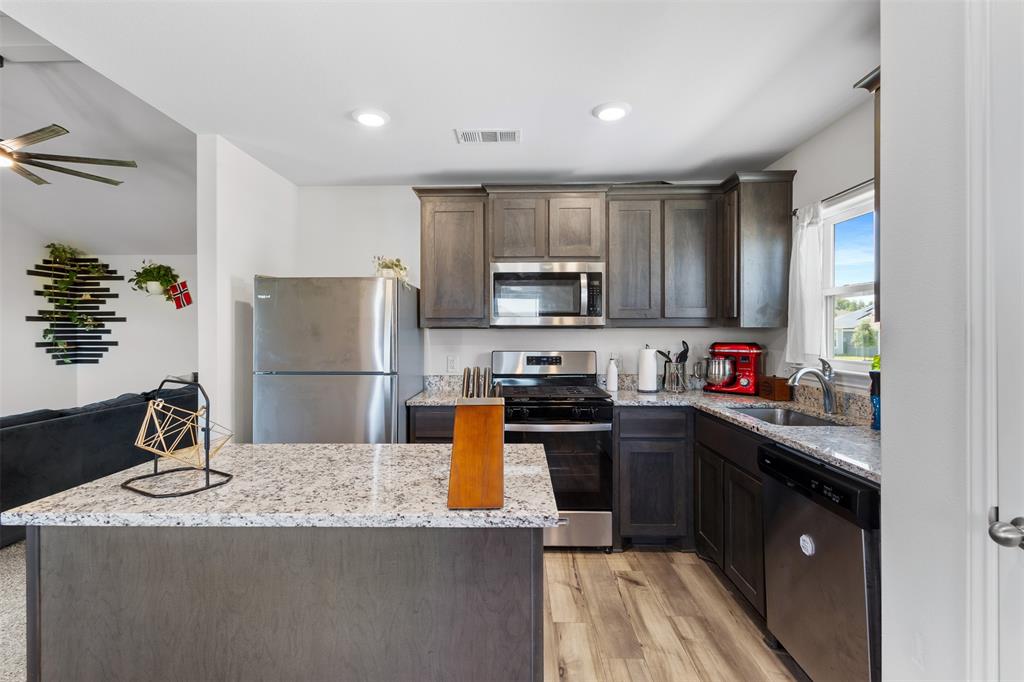 932 American Flyer Boulevard Property Photo 4