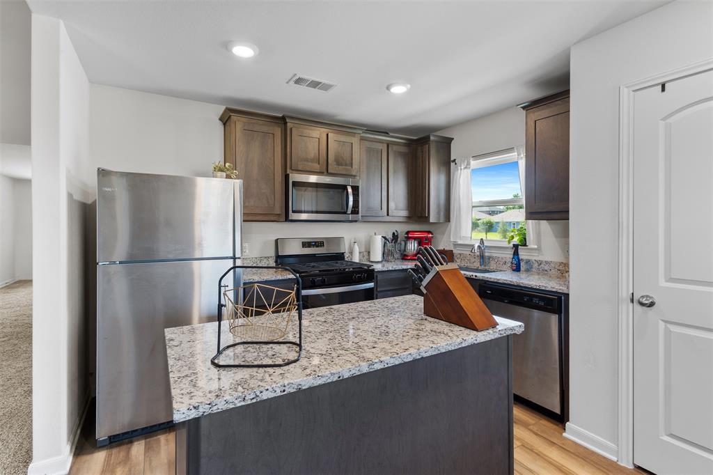 932 American Flyer Boulevard Property Photo 6