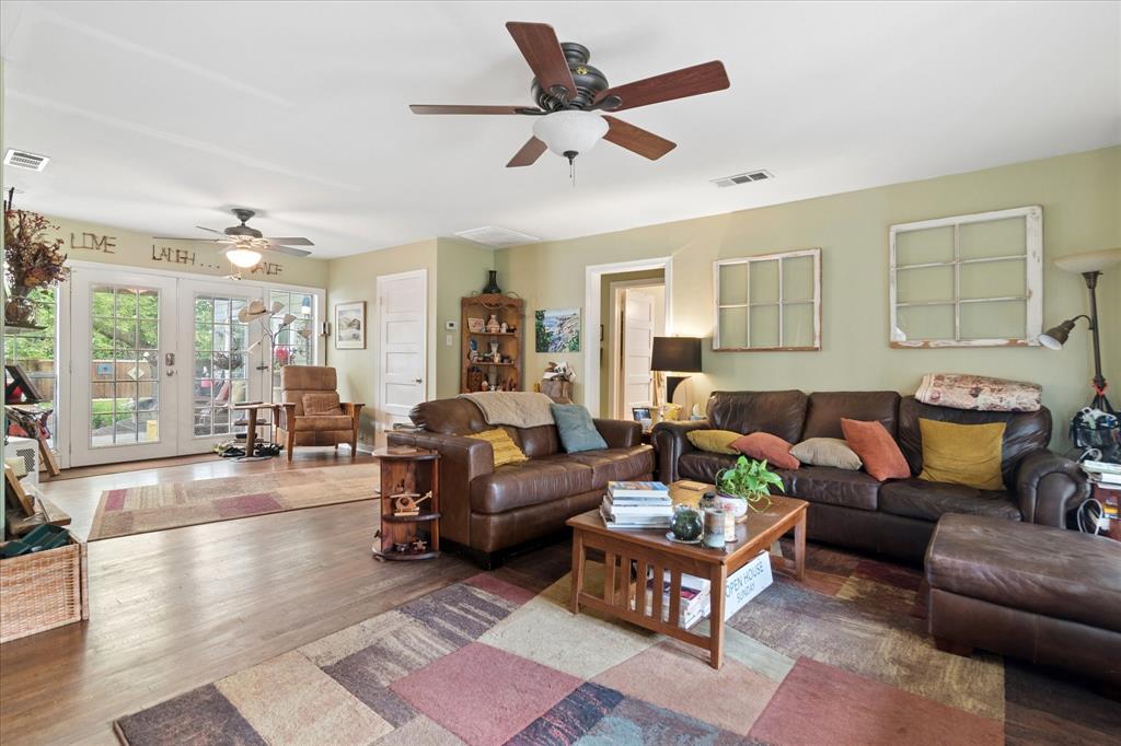 8910 San Fernando Way Property Photo 3