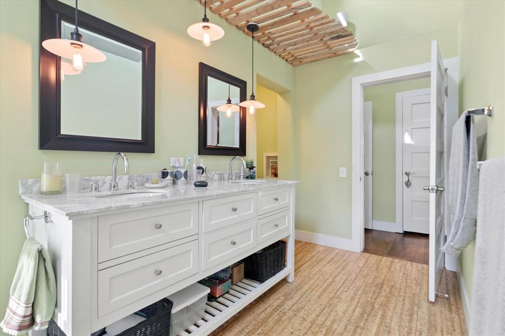8910 San Fernando Way Property Photo 12