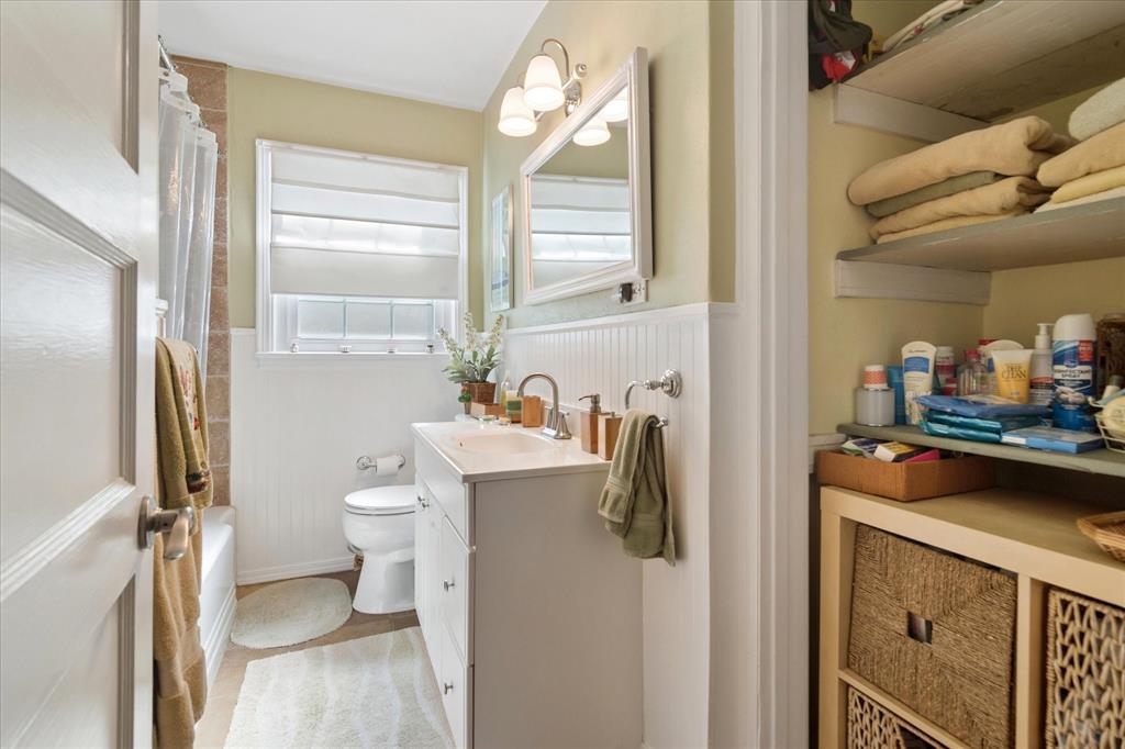 8910 San Fernando Way Property Photo 17