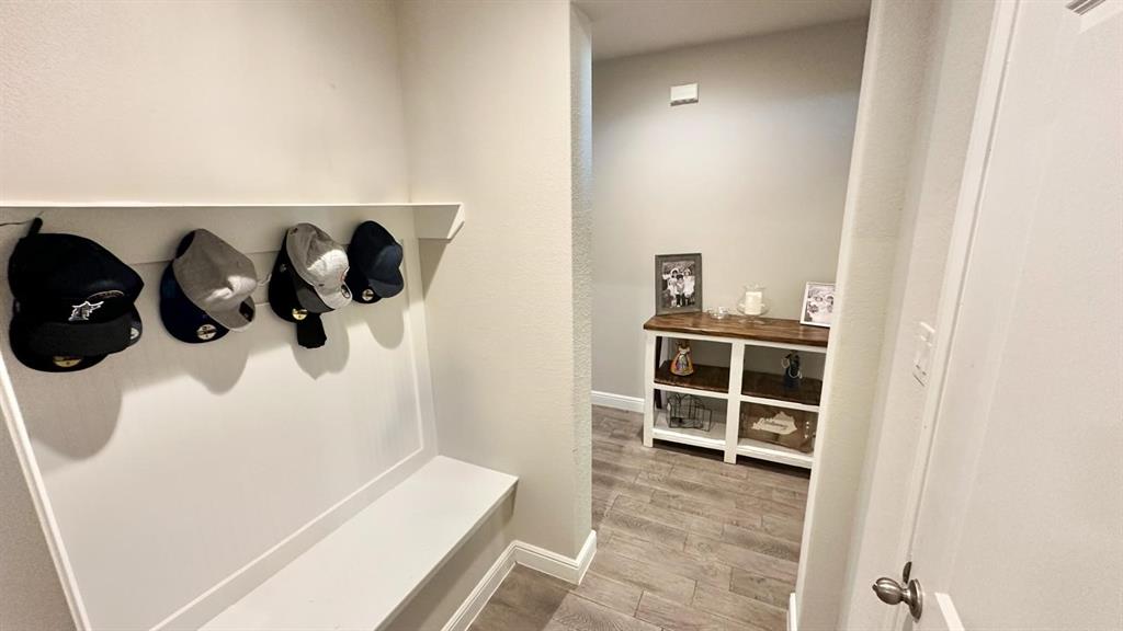 252 Drumcliffe Drive Property Photo 15