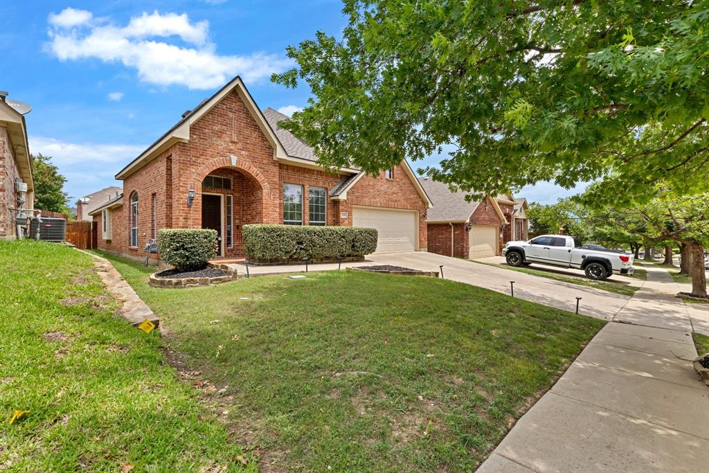 729 Red Elm Lane Property Photo 2