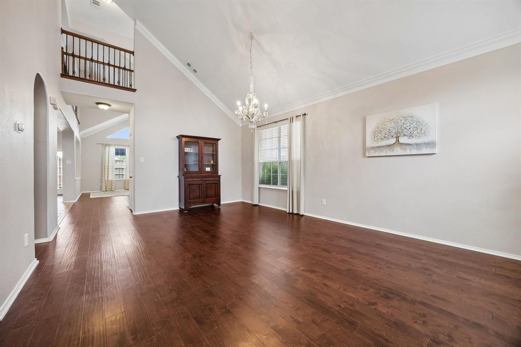 9004 Regal Oaks Drive Property Photo 3
