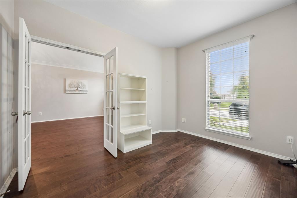 9004 Regal Oaks Drive Property Photo 6