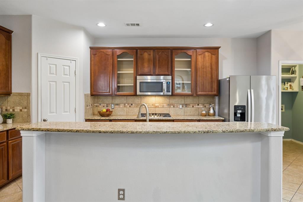 9004 Regal Oaks Drive Property Photo 11