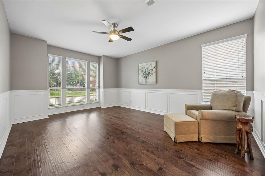 9004 Regal Oaks Drive Property Photo 14