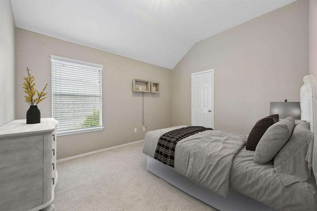 9004 Regal Oaks Drive Property Photo 24