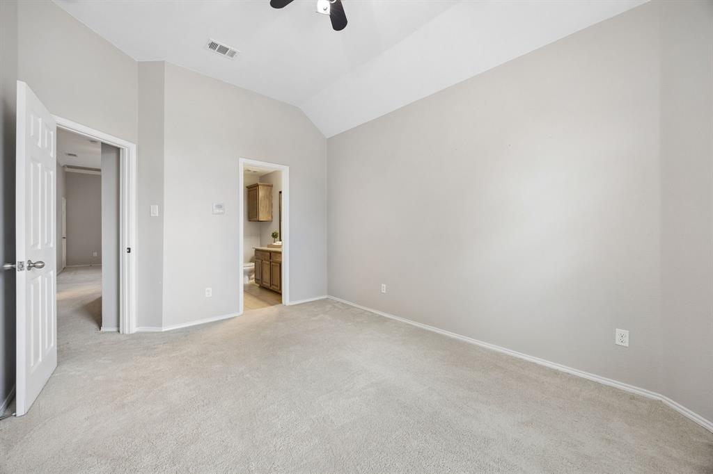 9004 Regal Oaks Drive Property Photo 29