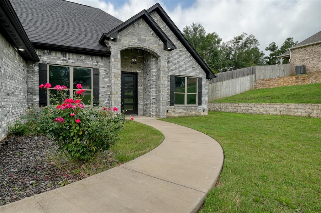 12121 Oak Grove Drive Property Photo 3