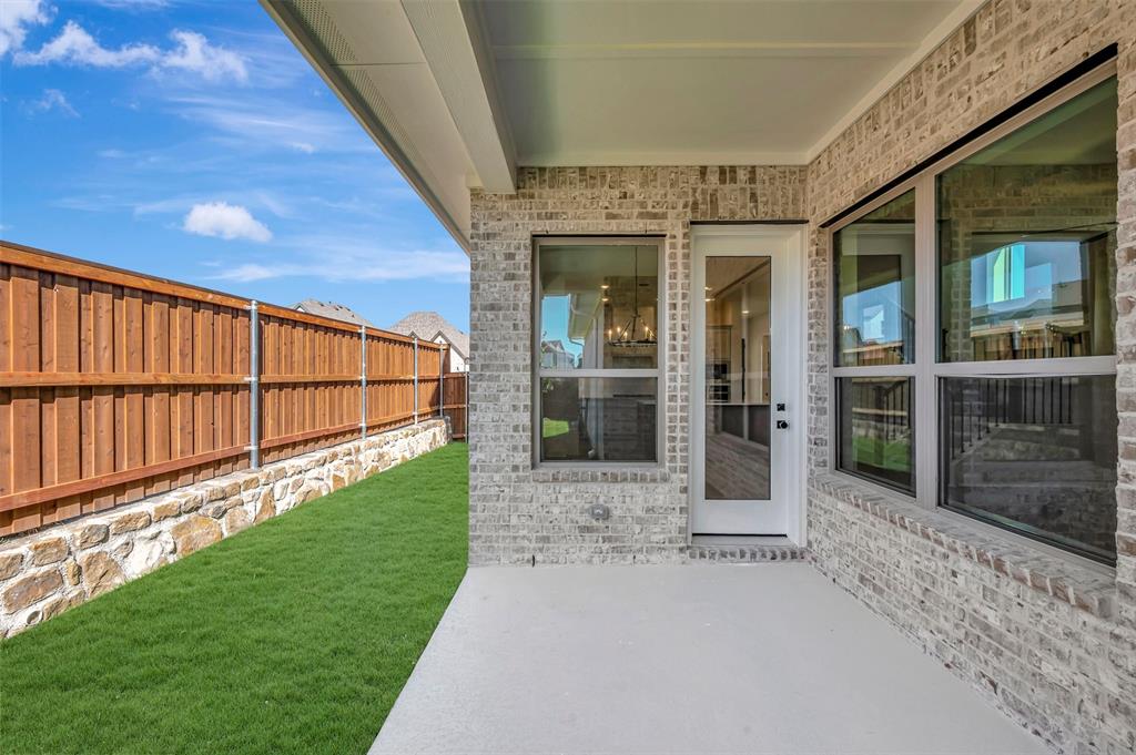2224 Rolling Oaks Drive Property Photo 3