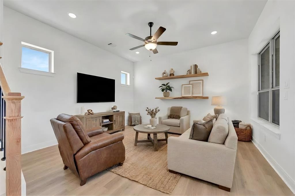 2224 Rolling Oaks Drive Property Photo 6