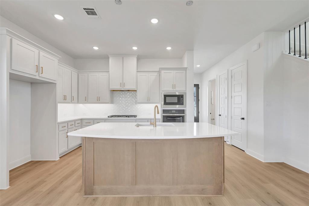 2224 Rolling Oaks Drive Property Photo 14