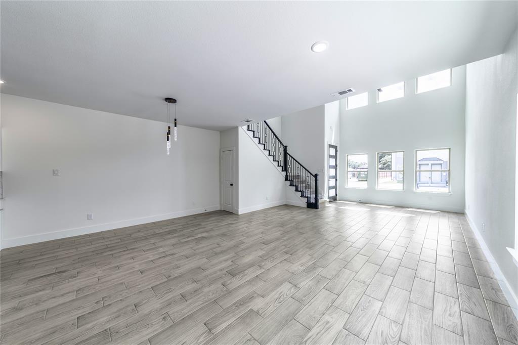 1426 Evans Avenue Property Photo 4