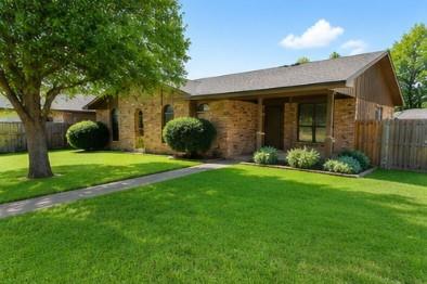 2117 Wellington Drive Property Photo 1