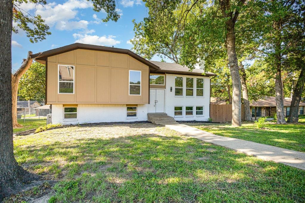 707 W Red Bird Lane Property Photo 1