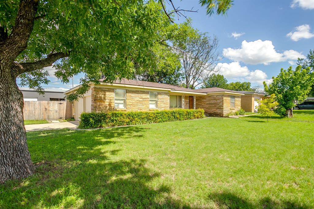 601 Perry Drive Property Photo 2