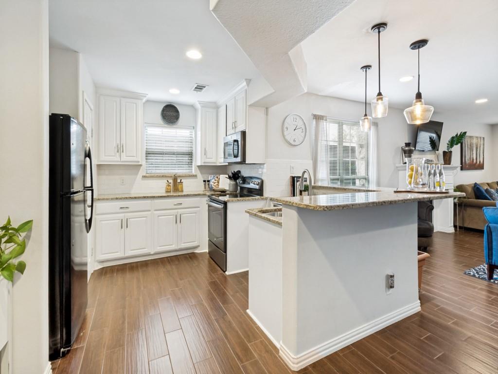 9405 Timberleaf Drive Property Photo 10